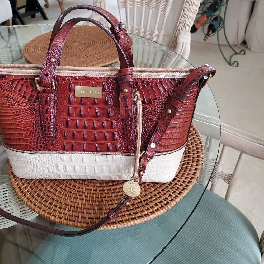 Classic name brand ladies purse